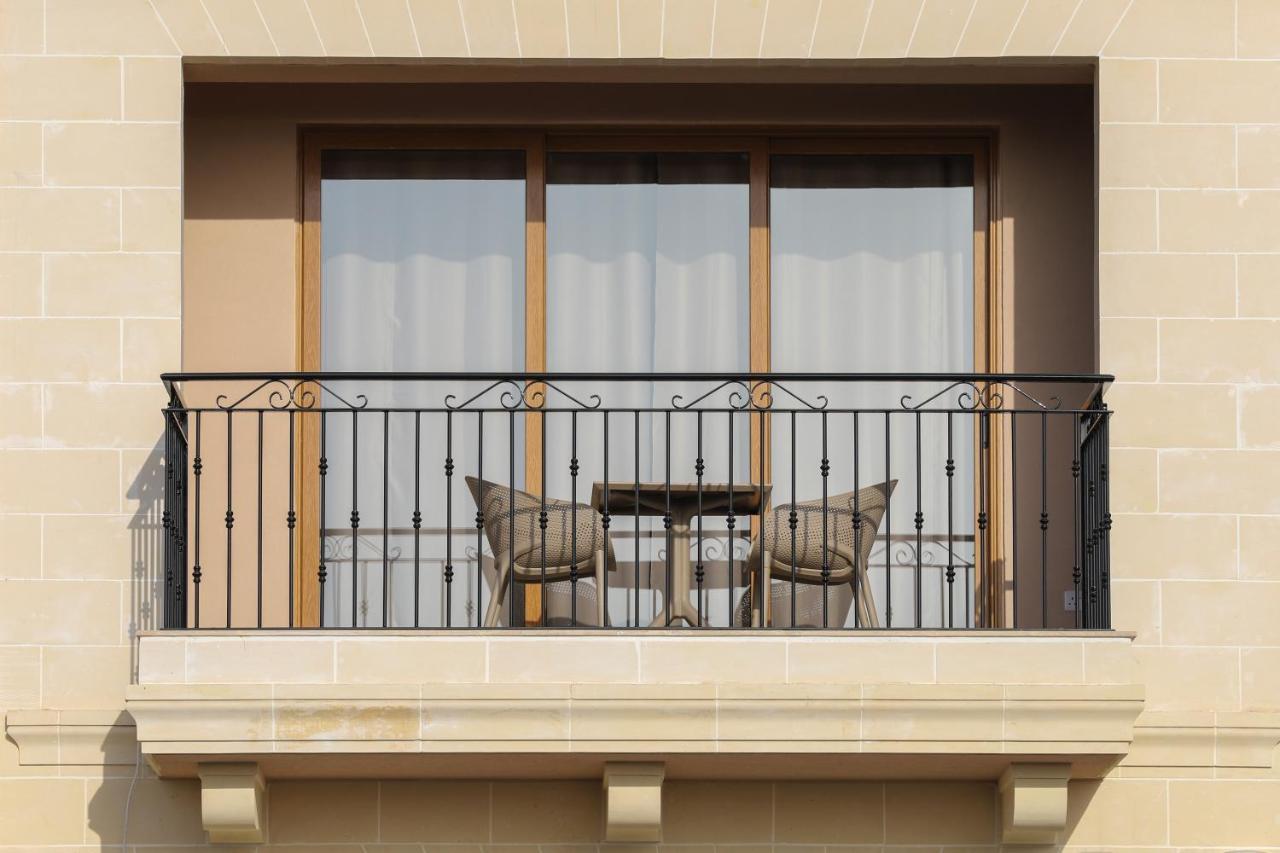 Gem Beachfront Apt With Amazing Bay And Sea Views Birżebbuġa Exterior foto